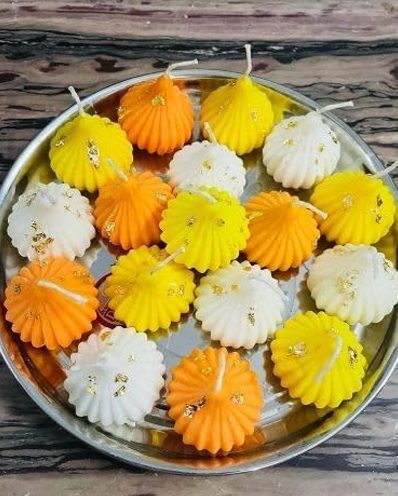 Soy Wax Eco - Friendly Multicolor Daisy Flower Shaped Floating Candles for Water Bowl